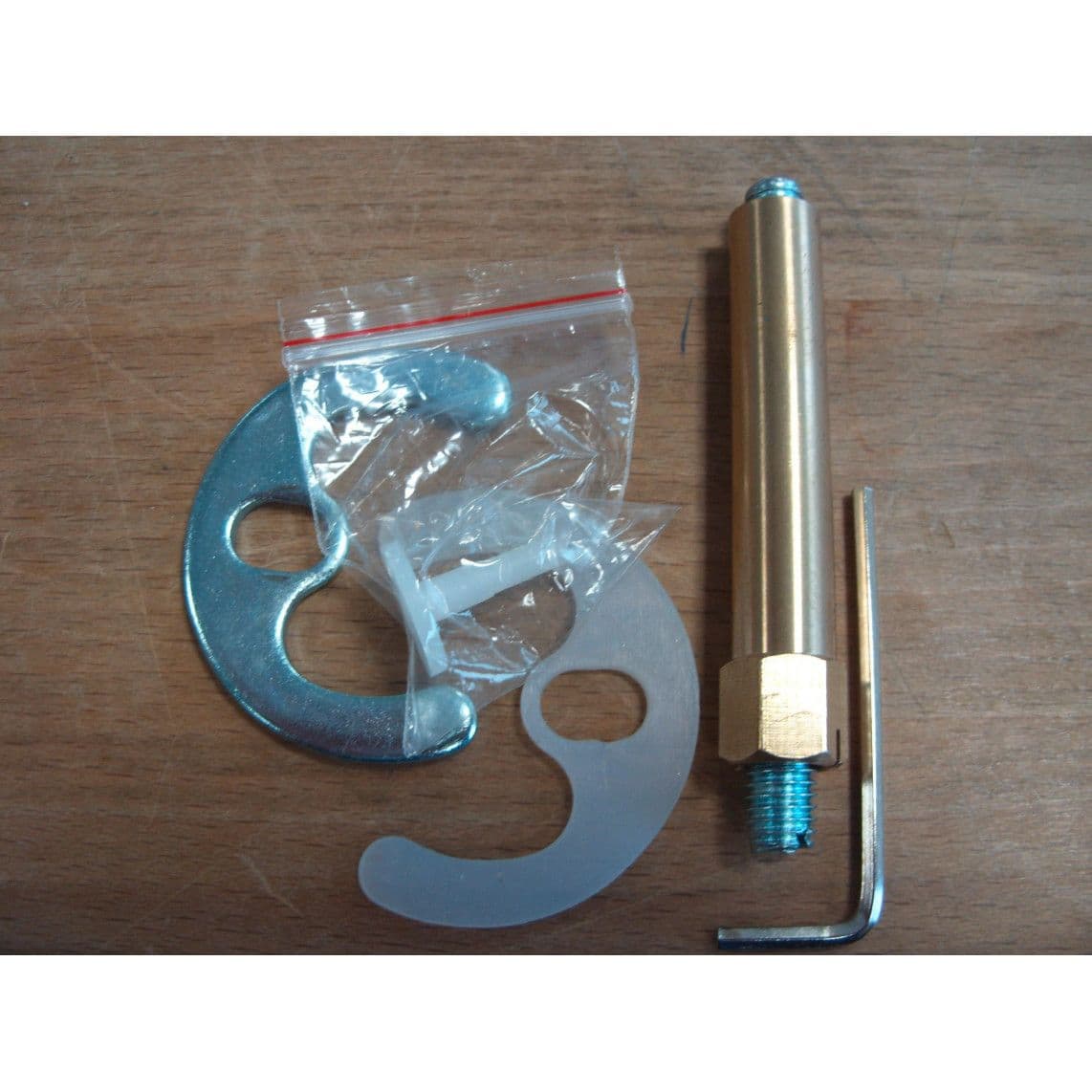 00777 Fixing set, 1x M8 x 90 mm, c-rings, long brass nut vue 1