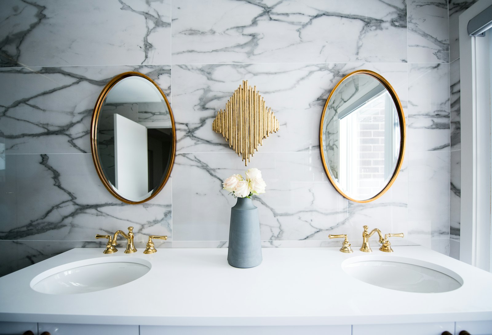 Minimalistische badkamer: 7 tijdloze designregels